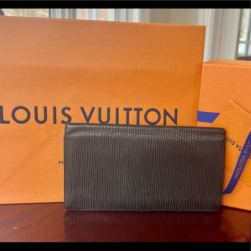 Louis Vuitton Epi leather wallet/billfold style 🖤unisex